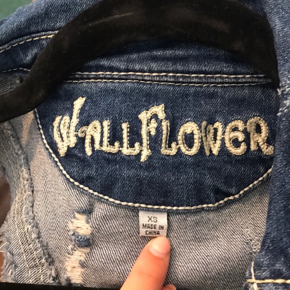 Wallflower Cropped Sleeveless Denim Jacket - Picture 3 of 3